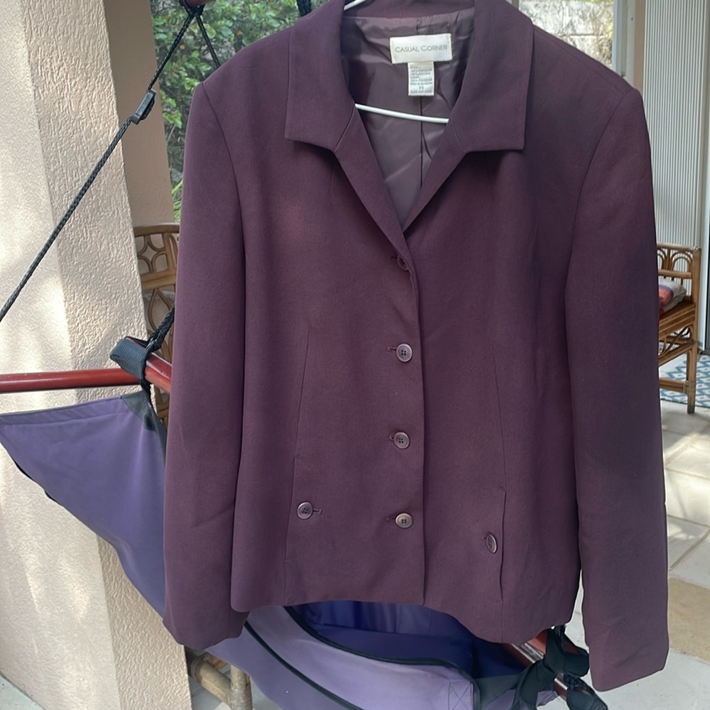 CASUAL CORNER shorter length Blazer